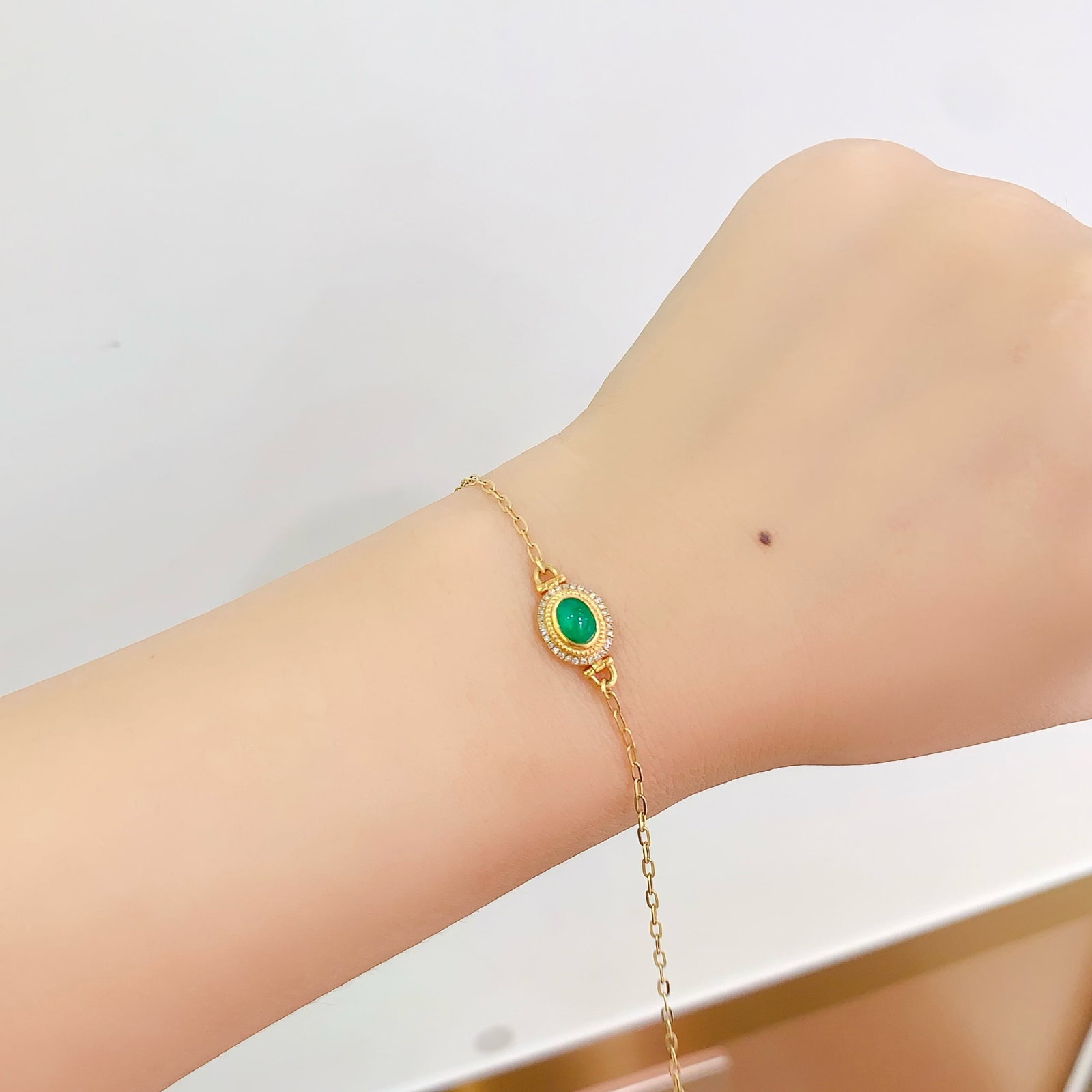 14k Gold 0.7 Ct Vivid Green Natural Emerald & Diamond Bracelet - 2