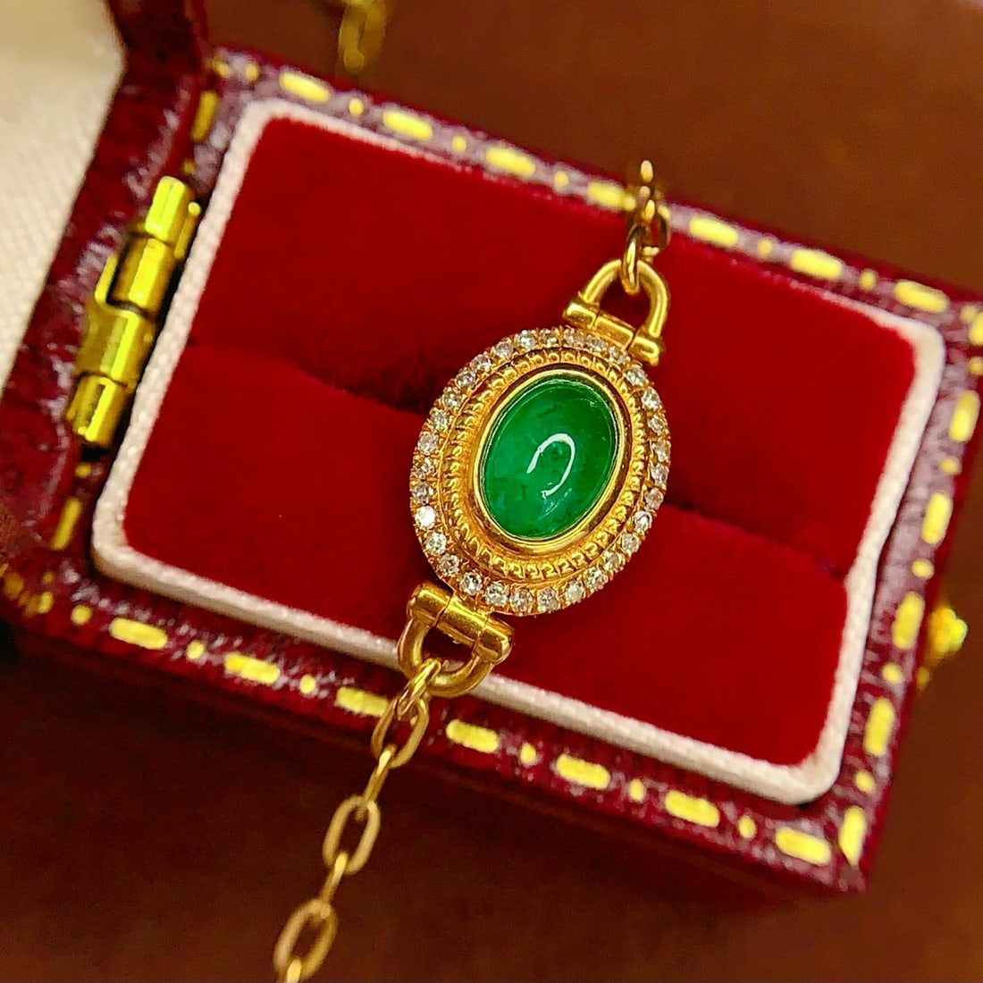 14k Gold 0.7 Ct Vivid Green Natural Emerald & Diamond Bracelet - 3