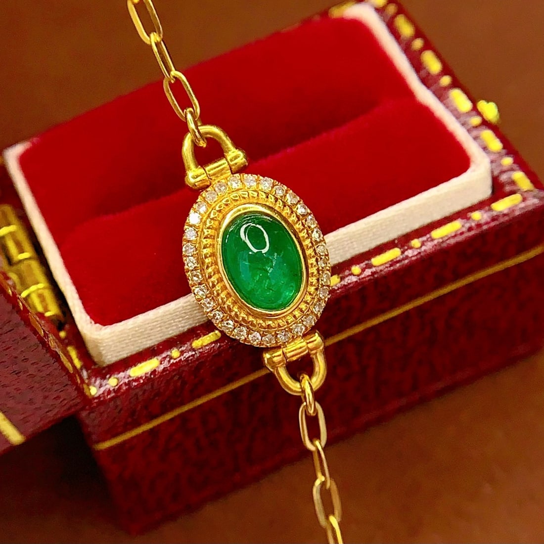 14k Gold 0.7 Ct Vivid Green Natural Emerald & Diamond Bracelet - 4
