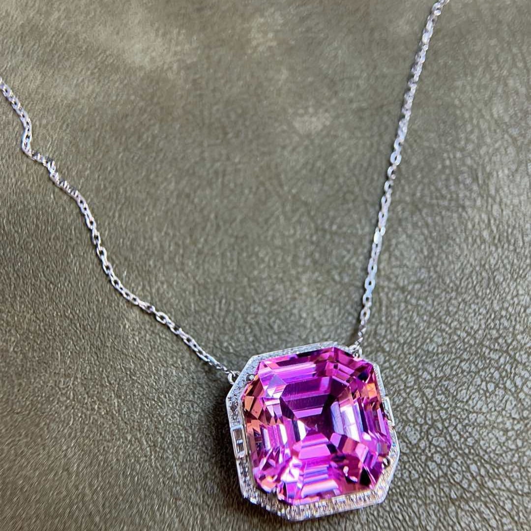 14k Gold 35.31 Ctw Natural Kunzite & Diamond Necklace: Ref:231038159 // gold content:14k gold // main gemstone:kunzite // shape:octagonal // carat weight:35. 03ct // color:purple // treatment:natural // // adjacent gemstone 2 : diamond // shape:round //