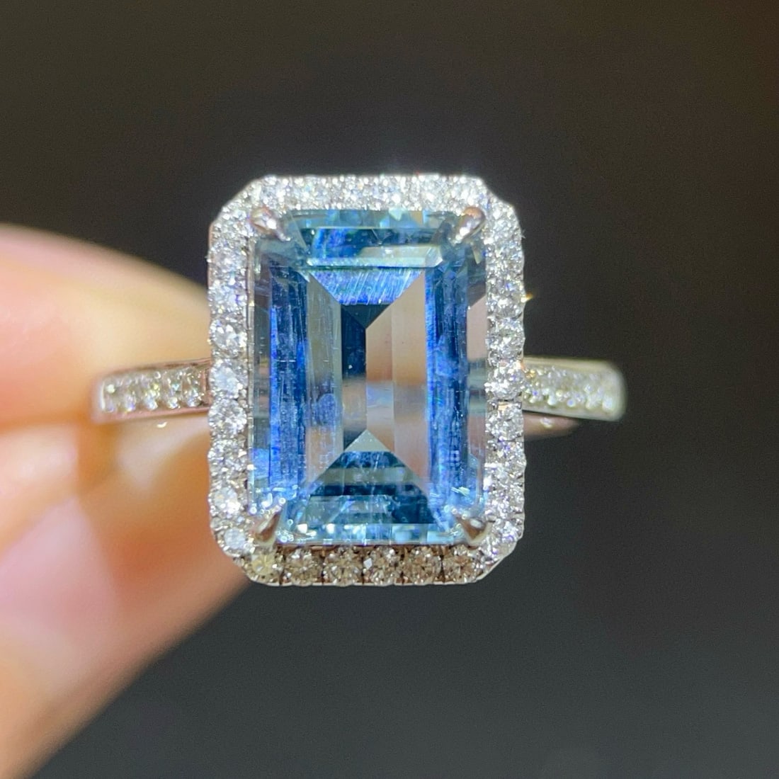 14k Gold 3.1 Ct Natural Aquamarine & Diamond Ring - 2