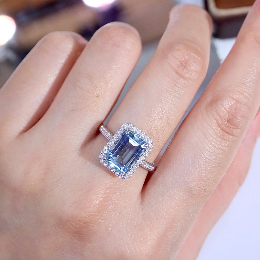 14k Gold 3.1 Ct Natural Aquamarine & Diamond Ring - 4