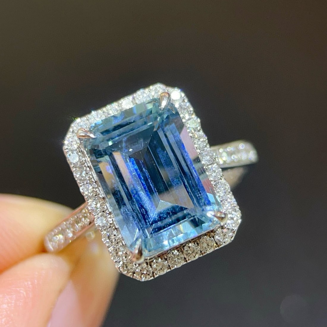 14k Gold 3.1 Ct Natural Aquamarine & Diamond Ring - 5