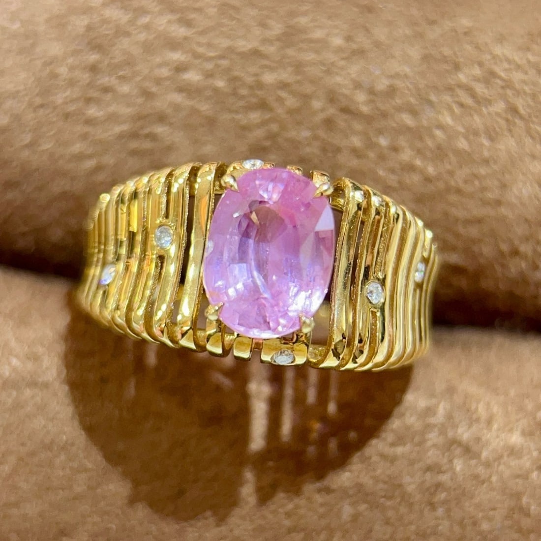 14k Gold 2.65 Ctw Natural Sapphire & Diamond Ring: Ref:231038178 // gold content:14k gold // ring size:7. 25us // // main gemstone:sapphire // shape:oval // carat weight:2. 61ct // color:pink // treatment:natural // // adjacent gemstone 2 : diamond