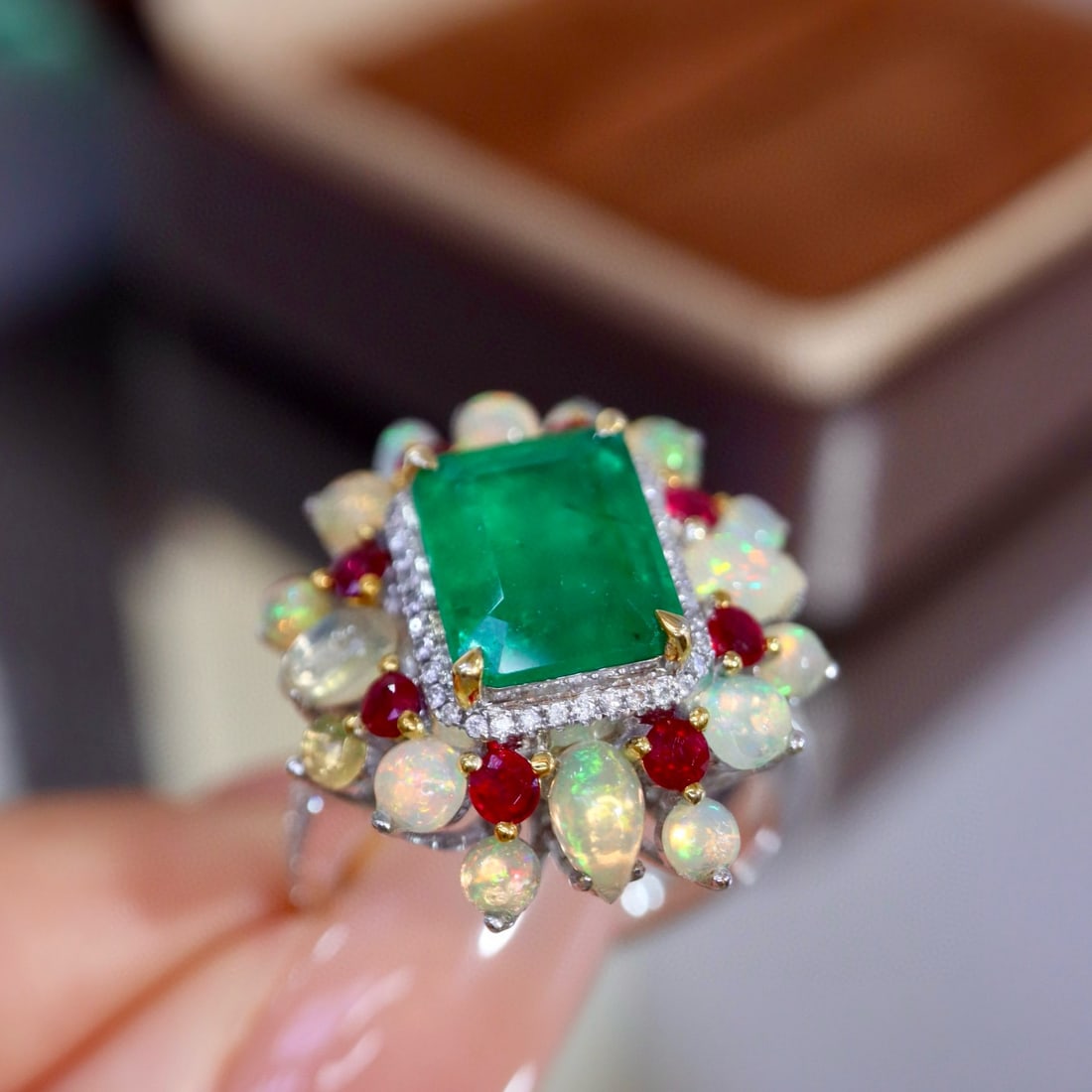 14k Gold 2.73 Ctw Vivid Green Natural Emerald & Diamond Ring - 5