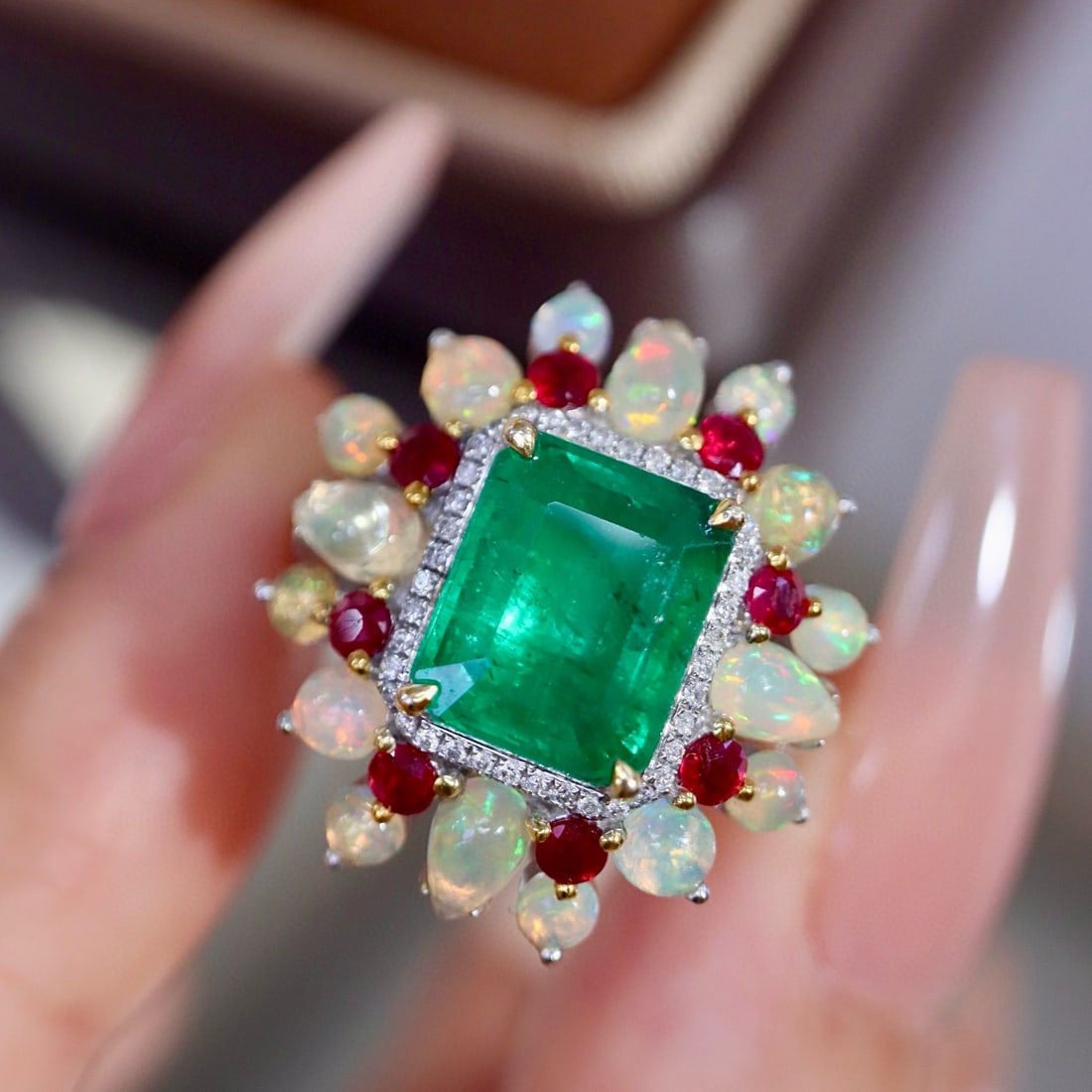 14k Gold 2.73 Ctw Vivid Green Natural Emerald & Diamond Ring - 6