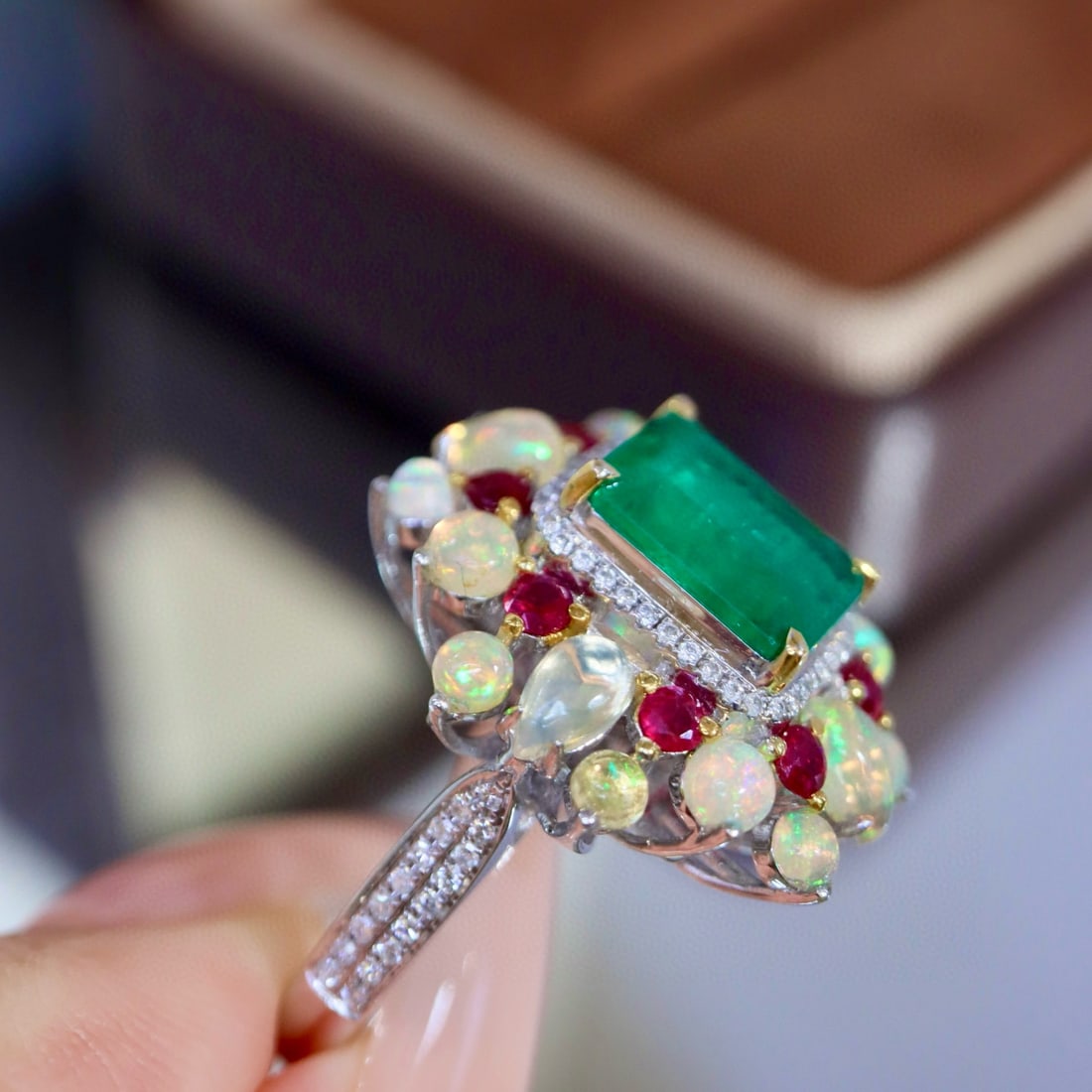 14k Gold 2.73 Ctw Vivid Green Natural Emerald & Diamond Ring - 8