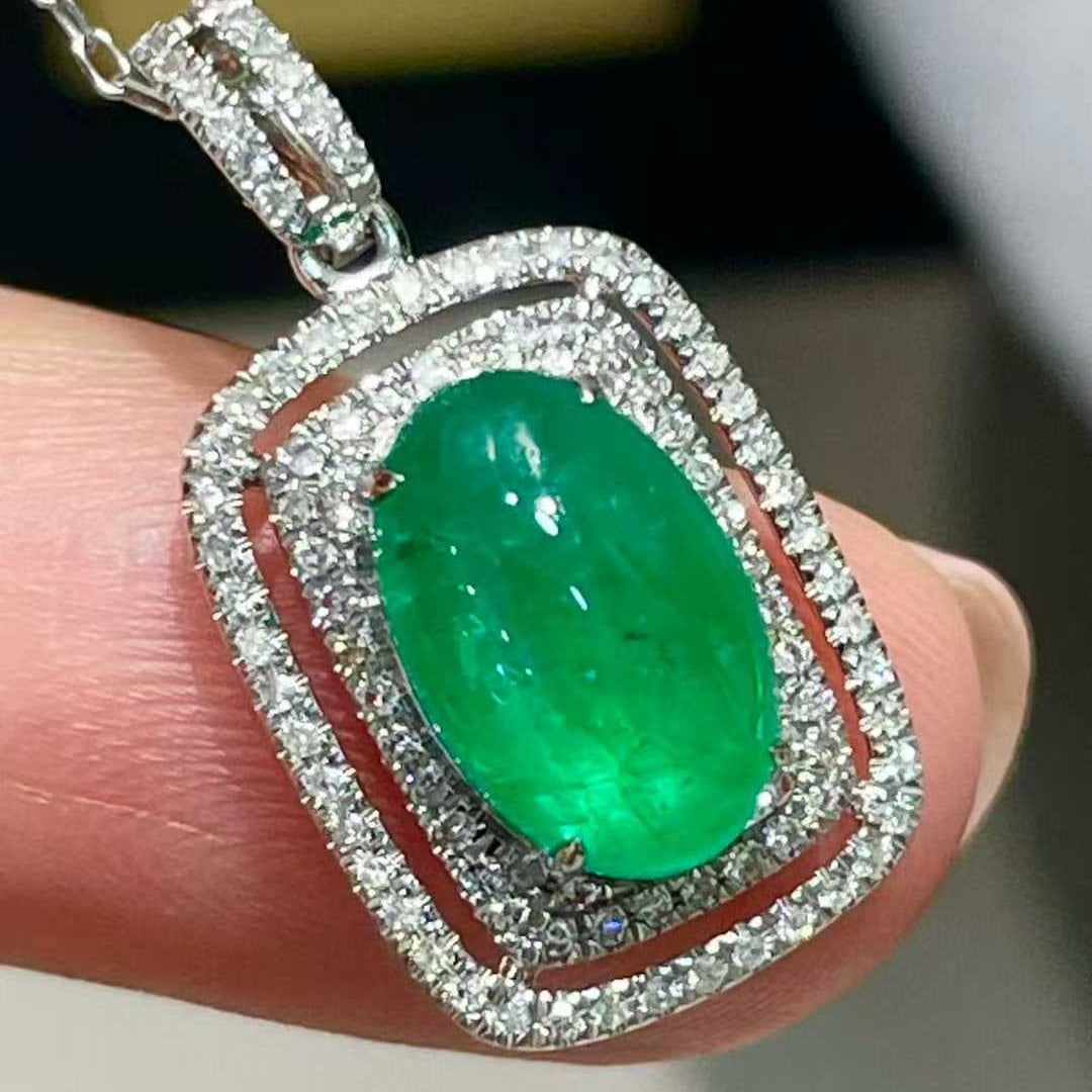 14k Gold 1.82 Ct Natural Emerald & Diamond Pendant( Without Chain ): Ref:231038187 // gold content:14k gold // main gemstone:emerald // shape:oval // carat weight:1. 82ct // color:green // treatment:natural // // adjacent gemstone 2 : diamond // shape:round // clarity
