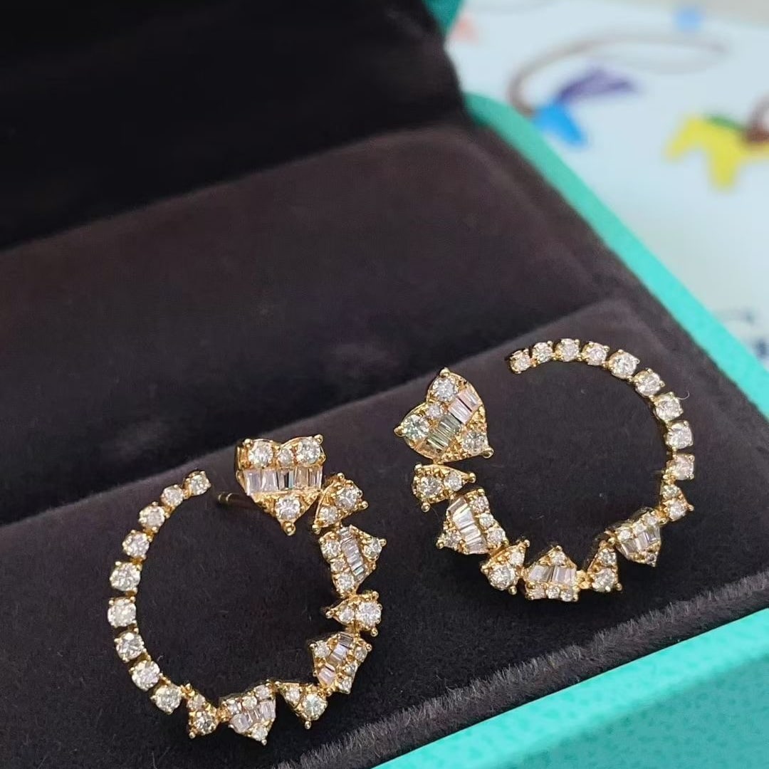 14k Gold 0.64 Ct Natural H Diamond Earrings: Ref:231038199 // gold content:14k gold // main gemstone:diamond // shape:multiply // carat weight:0. 64ct // clarity grade:vs-si // color:h // treatment:natural // Condition: New Low Estimate: