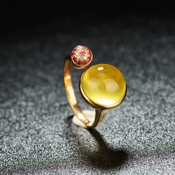 14k Gold 6.2 Ct Natural Prehnite & Diamond & Ruby Ring: Ref:231038214 // gold content:14k gold // ring size:7. 25us // // main gemstone:prehnite // shape:round // carat weight:6. 2ct // color:yellow // treatment:natural // cut grade:g // // adjacent