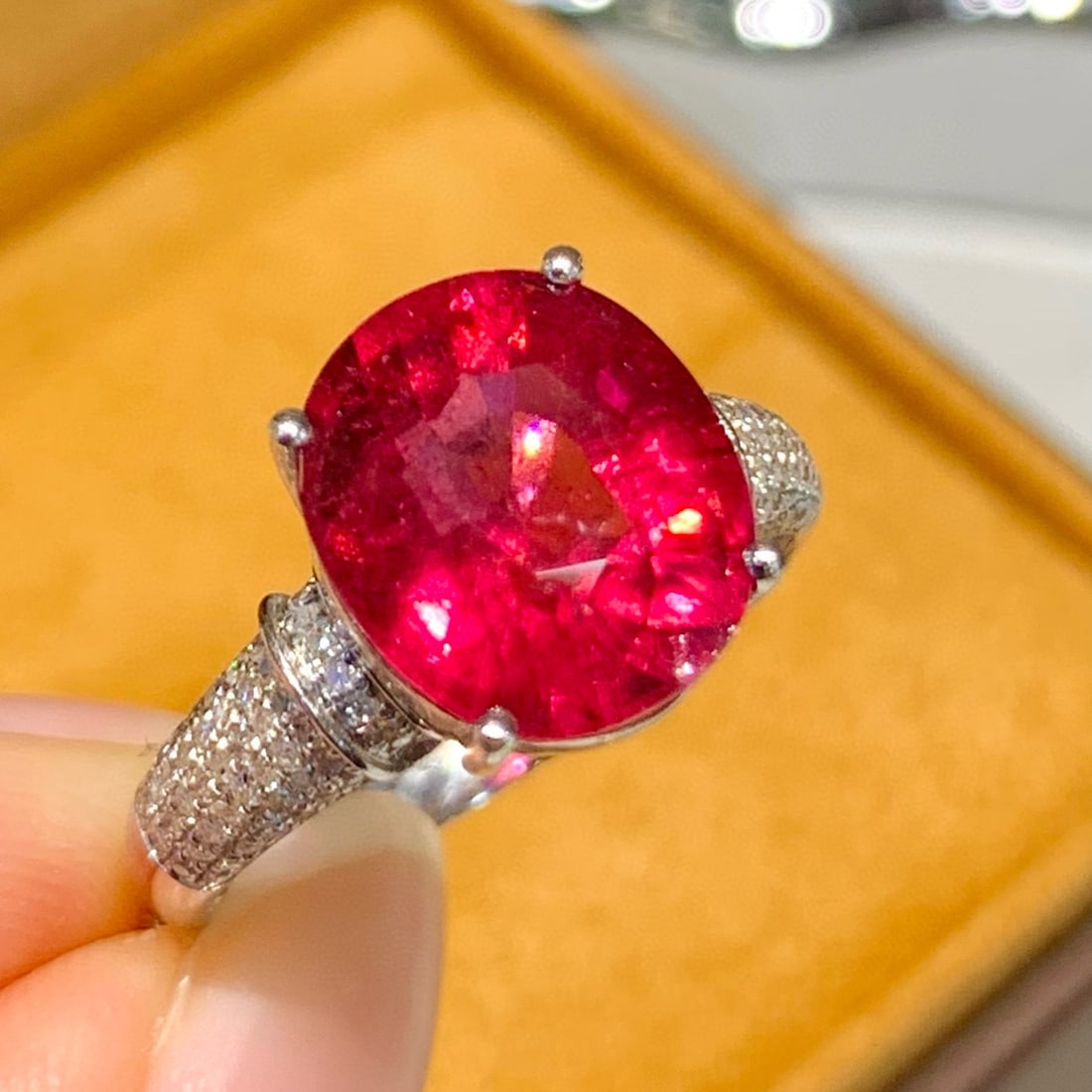 14k Gold 5.8 Ct Natural Tourmaline & Diamond Ring: Ref:231038219 // gold content:14k gold // ring size:7. 25us // // main gemstone:tourmaline // shape:oval // carat weight:5. 8ct // color:red // treatment:natural // // adjacent gemstone 2 : diamond