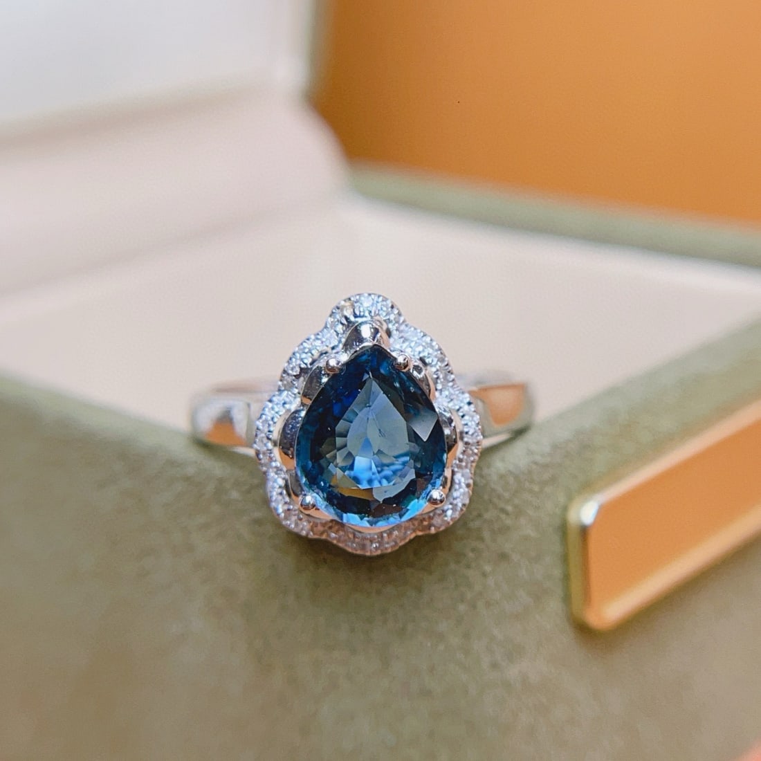 14k Gold 1.73 Ct Natural Sapphire & Diamond Ring: Ref:231038233 // gold content:14k gold // ring size:7. 25us // // main gemstone:sapphire // shape:pear // carat weight:1. 73ct // color:blue // treatment:natural // // adjacent gemstone 2 : diamond