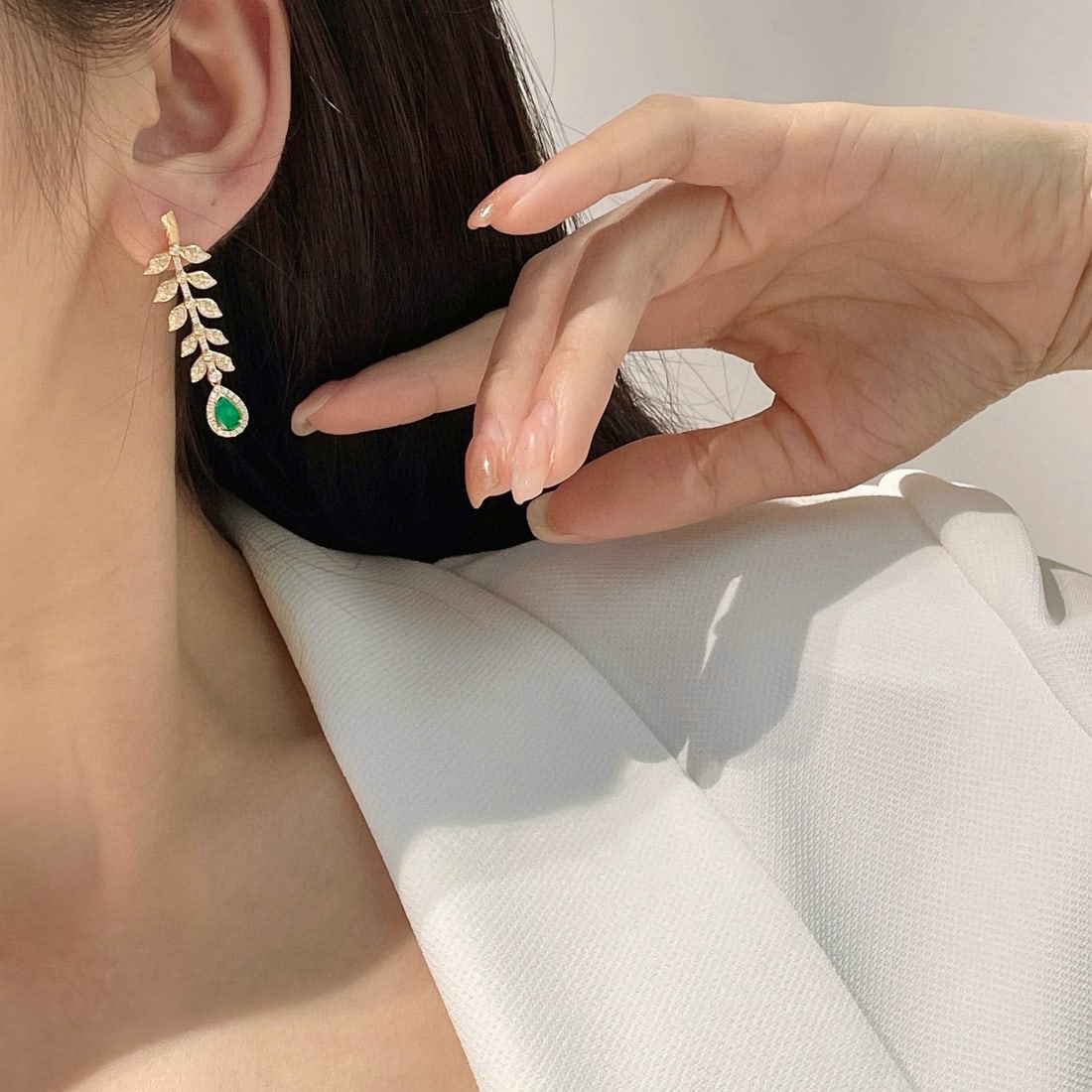 14k Gold 0.7 Ct Vivid Green Natural Emerald & Diamond Earrings - 4