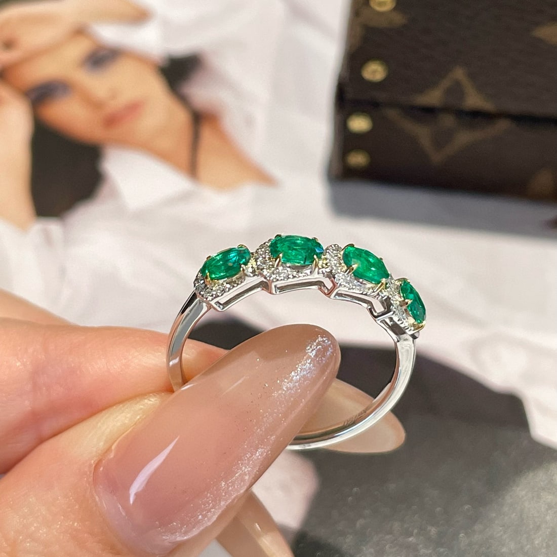 14k Gold 0.61 Ct Natural Emerald & Diamond Ring - 4