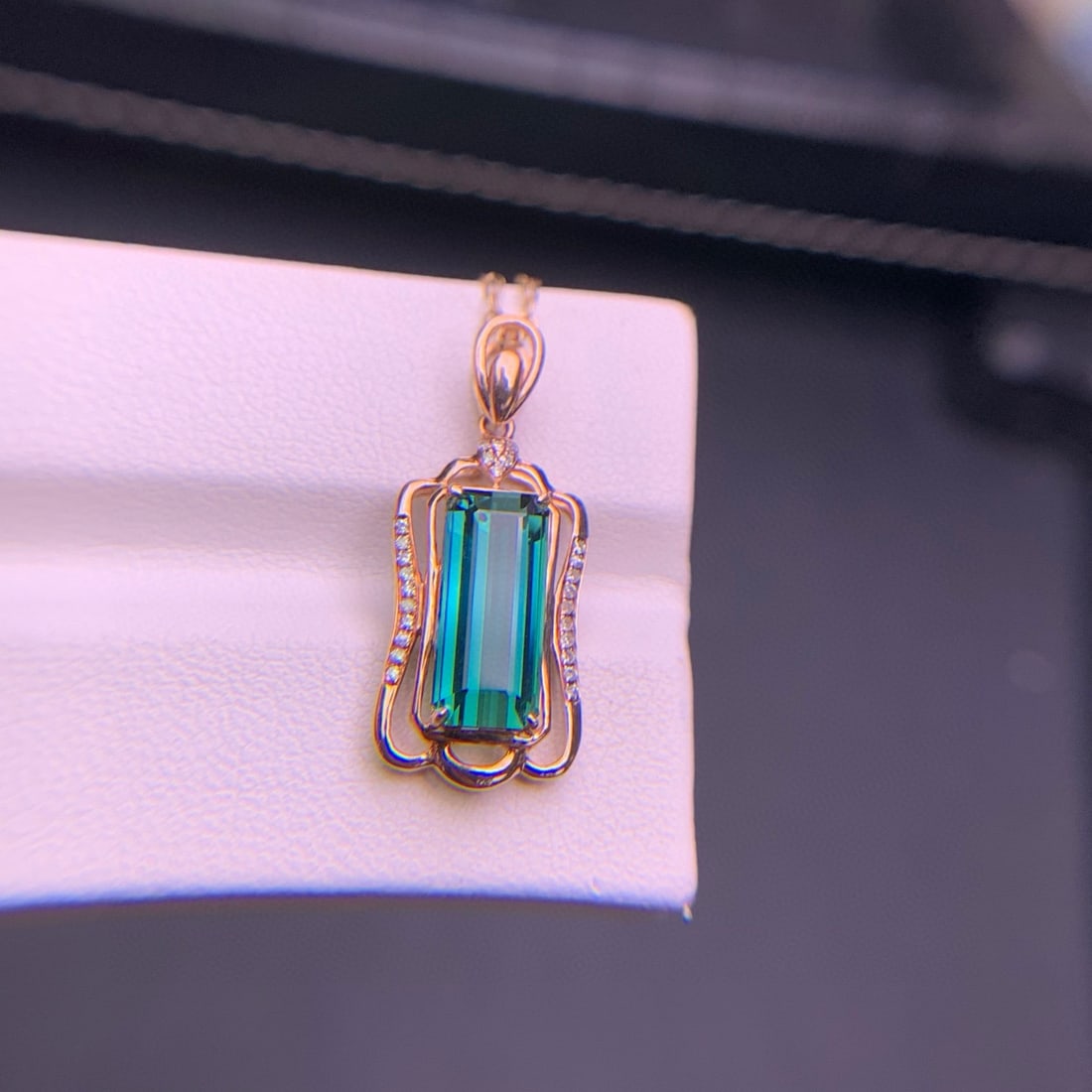 14k Gold 2.9 Ct Natural Tourmaline & Diamond Pendant( Without Chain ): Ref:231038241 // gold content:14k gold // main gemstone:tourmaline // shape:octagonal // carat weight:2. 9ct // color:bluish green // treatment:natural // // adjacent gemstone 2 : diamond //