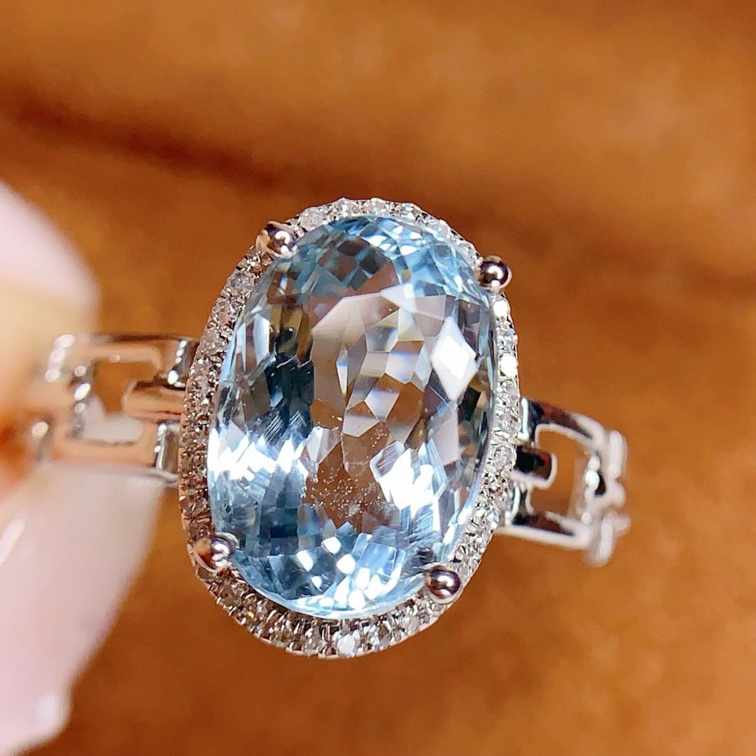 14k Gold 2.62 Ct Natural Aquamarine & Diamond Ring: Ref:231038245 // gold content:14k gold // ring size:7. 25us // // main gemstone:aquamarine // shape:oval // carat weight:2. 62ct // color:blue // treatment:natural // // adjacent gemstone 2 : diamond