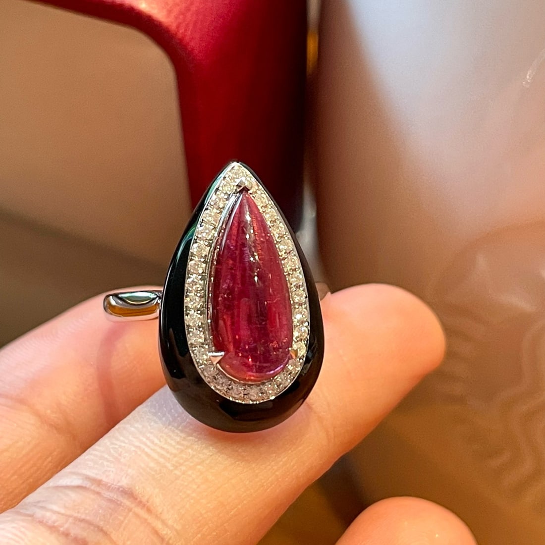 14k Gold 2.6 Ct Natural Tourmaline & Diamond Ring: Ref:231038246 // gold content:14k gold // ring size:7. 25us // // main gemstone:tourmaline // shape:pear // carat weight:2. 6ct // color:red // treatment:natural // // adjacent gemstone 2 : diamond