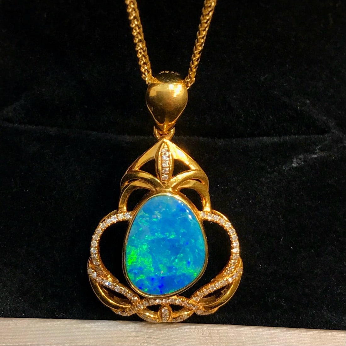 14k Gold 2.88 Ct Natural Opal & Diamond Pendant( Without Chain ): Ref:231038281 // gold content:14k gold // main gemstone:opal // shape:other // carat weight:2. 88ct // color:color // treatment:natural // // adjacent gemstone 2 : diamond // number of stones:75 //
