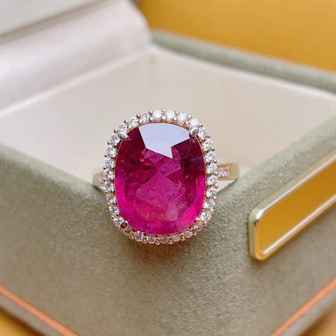 14k Gold 6.23 Ct Natural Tourmaline & Diamond Ring: Ref:231038295 // gold content:14k gold // ring size:7. 25us // // main gemstone:tourmaline // shape:oval // carat weight:6. 23ct // color:red // treatment:natural // // adjacent gemstone 2 : diamond