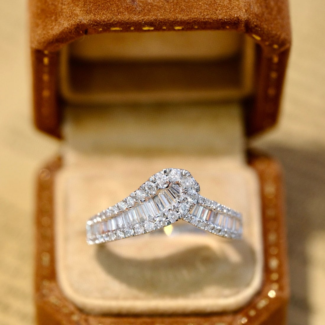14k Gold 0.6 Ct Natural H Diamond Ring: Ref:231038306 // gold content:14k gold // ring size:7. 25us // // main gemstone:diamond // shape:multiply // carat weight:0. 6ct // clarity grade:vs-si // color:h // treatment:natural // Condition: