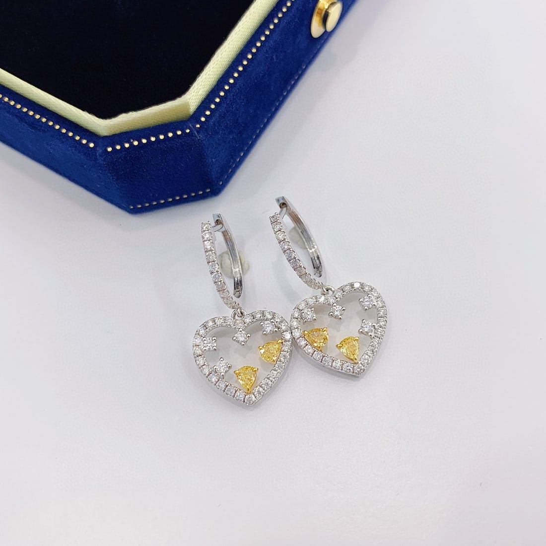 14k Gold 0.90 Ctw Natural Yellow Diamond & Diamond Earrings: Ref:231038307 // gold content:14k gold // main gemstone:yellow diamond // shape:pear // carat weight:0. 26ct // color:yellow // treatment:natural // // adjacent gemstone 2 : diamond // shape:round //