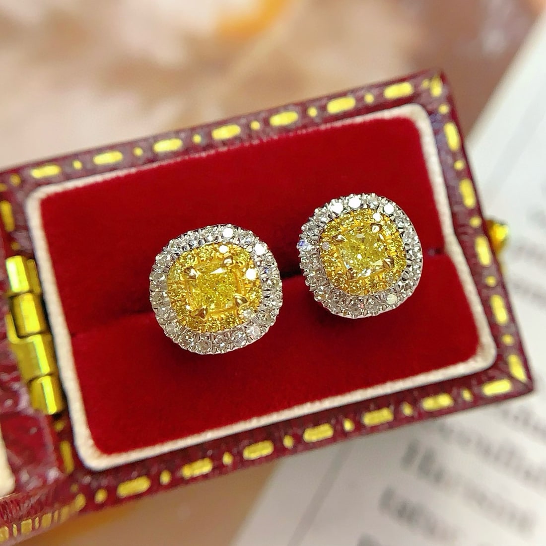 14k Gold 0.5 Ct Natural Yellow Diamond & Diamond Earrings: Ref:231038310 // gold content:14k gold // main gemstone:yellow diamond // shape:cushion // carat weight:0. 5ct // color:yellow // treatment:natural // // adjacent gemstone 2 : diamond // number of