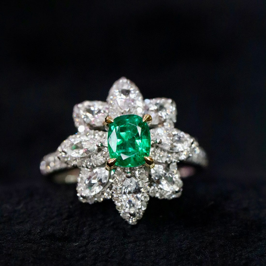 14k Gold 1.06 Ctw Vivid Green Natural Emerald & Diamond Ring: Ref:231038321 // gold content:14k gold // ring size:7. 25us // // main gemstone:emerald // shape:cushion // carat weight:0. 62ct // color:vivid green // treatment:natural // // adjacent gemstone 2 :