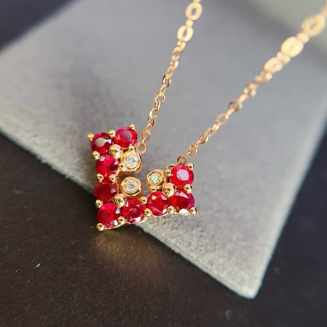 14k Gold 1.15 Ct Natural Ruby & Diamond Necklace: Ref:231038323 // gold content:14k gold // main gemstone:ruby // shape:round // carat weight:1. 15ct // color:red // treatment:natural // cut grade:g // // adjacent gemstone 2 : diamond // number of