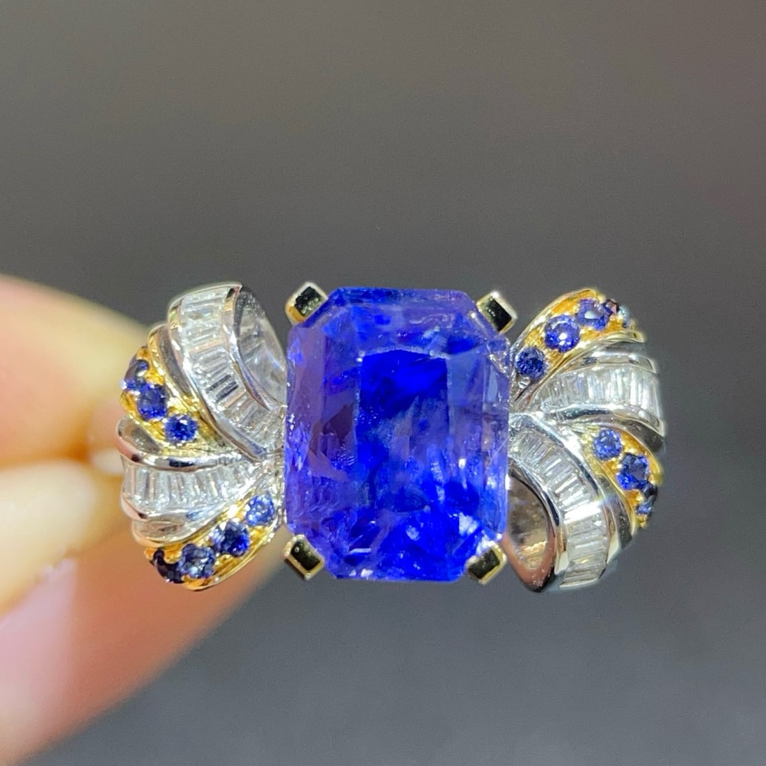 14k Gold 4.86 Ctw Natural Sapphire & Diamond Ring: Ref:231038324 // gold content:14k gold // ring size:7. 25us // // main gemstone:sapphire // shape:octagonal // carat weight:4. 55ct // color:blue // treatment:natural // // adjacent gemstone 2 :