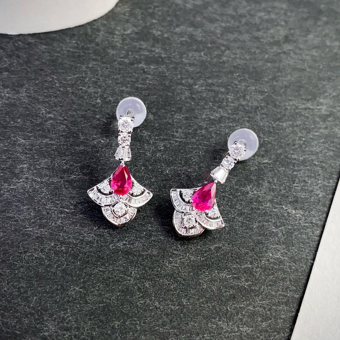 14k Gold 1.3 Ctw Natural Ruby & Diamond Earrings: Ref:231038330 // gold content:14k gold // main gemstone:ruby // shape:pear // carat weight:0. 7ct // color:red // treatment:natural // // adjacent gemstone 2 : diamond // shape:multiply // carat weigh