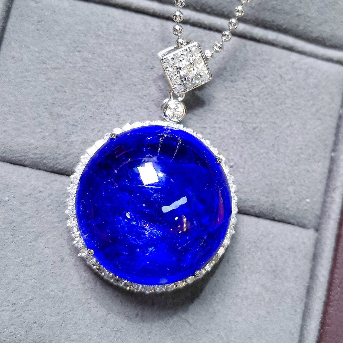 14k Gold 50.76 Ctw Natural Tanzanite & Diamond Pendant( Without Chain ): Ref:231038344 // gold content:14k gold // main gemstone:tanzanite // shape:round // carat weight:50. 08ct // color:blue // treatment:natural // cut grade:g // // adjacent gemstone 2 : diamond //
