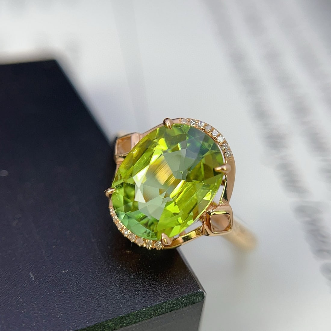 14k Gold 3.05 Ct Natural Tourmaline & Diamond Ring: Ref:231038346 // gold content:14k gold // ring size:7. 25us // // main gemstone:tourmaline // shape:oval // carat weight:3. 05ct // color:green // treatment:natural // // adjacent gemstone 2 : diamond