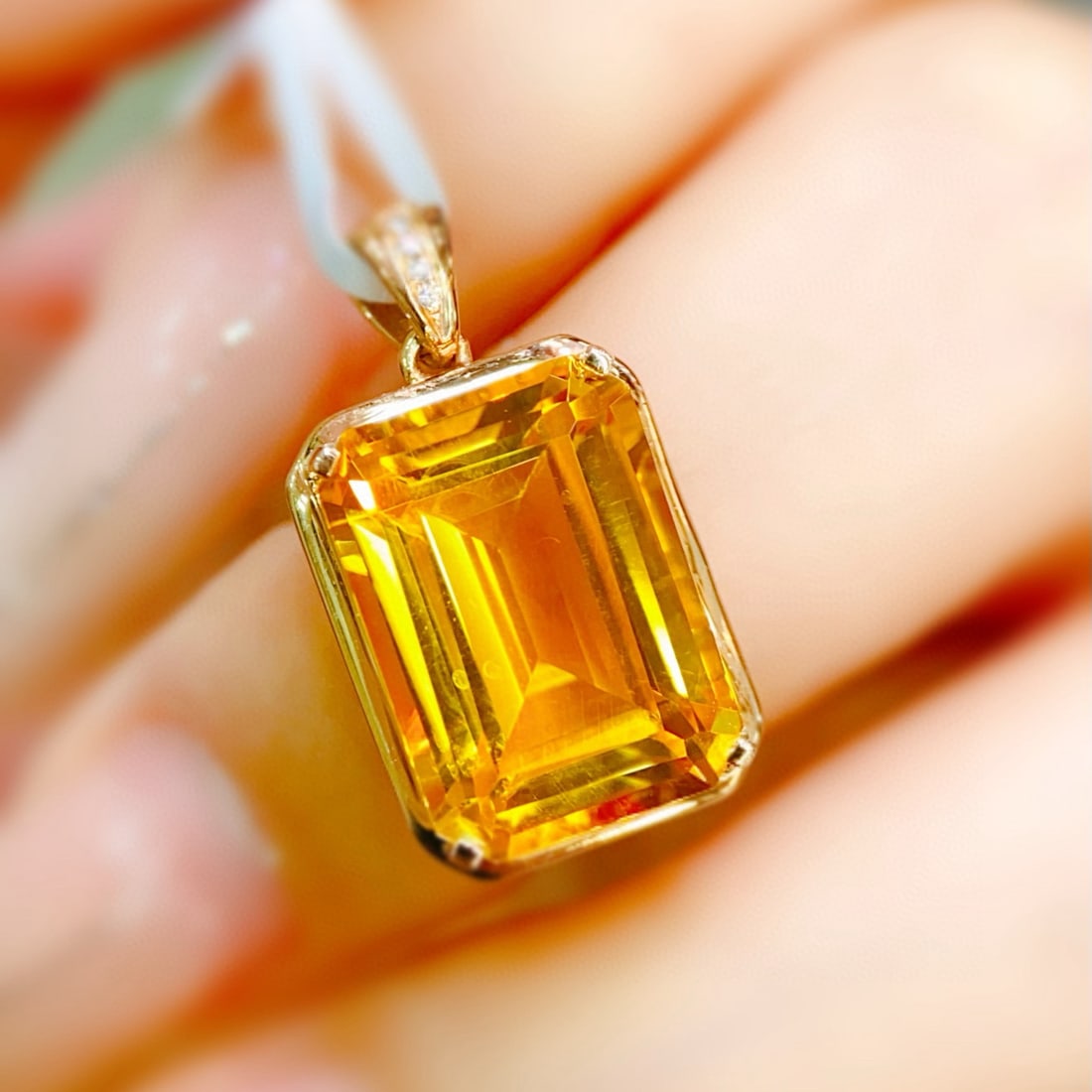 14k Gold 8.06 Ctw Natural Citrine & Diamond Pendant( Without Chain ): Ref:231038368 // gold content:14k gold // main gemstone:citrine // shape:octagonal // carat weight:8. 05ct // color:yellow // treatment:natural // // adjacent gemstone 2 : diamond // number of