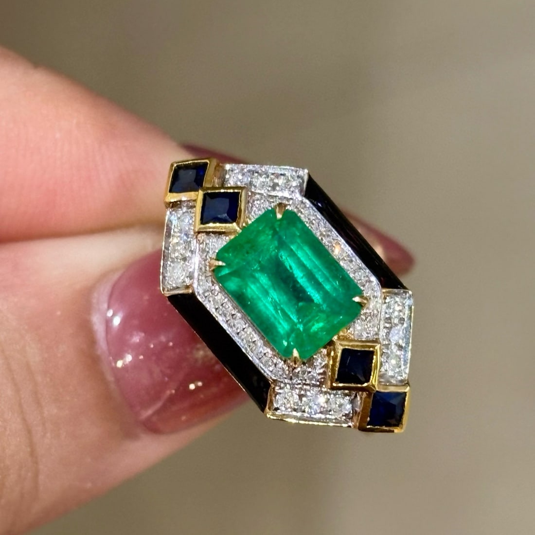 14k Gold 2.2 Ct Vivid Green Natural Emerald & Diamond Ring: Ref:231038381 // gold content:14k gold // ring size:7. 25us // // main gemstone:emerald // shape:octagonal // carat weight:2. 2ct // color:vivid green // treatment:natural // // adjacent gemstone 2 : 