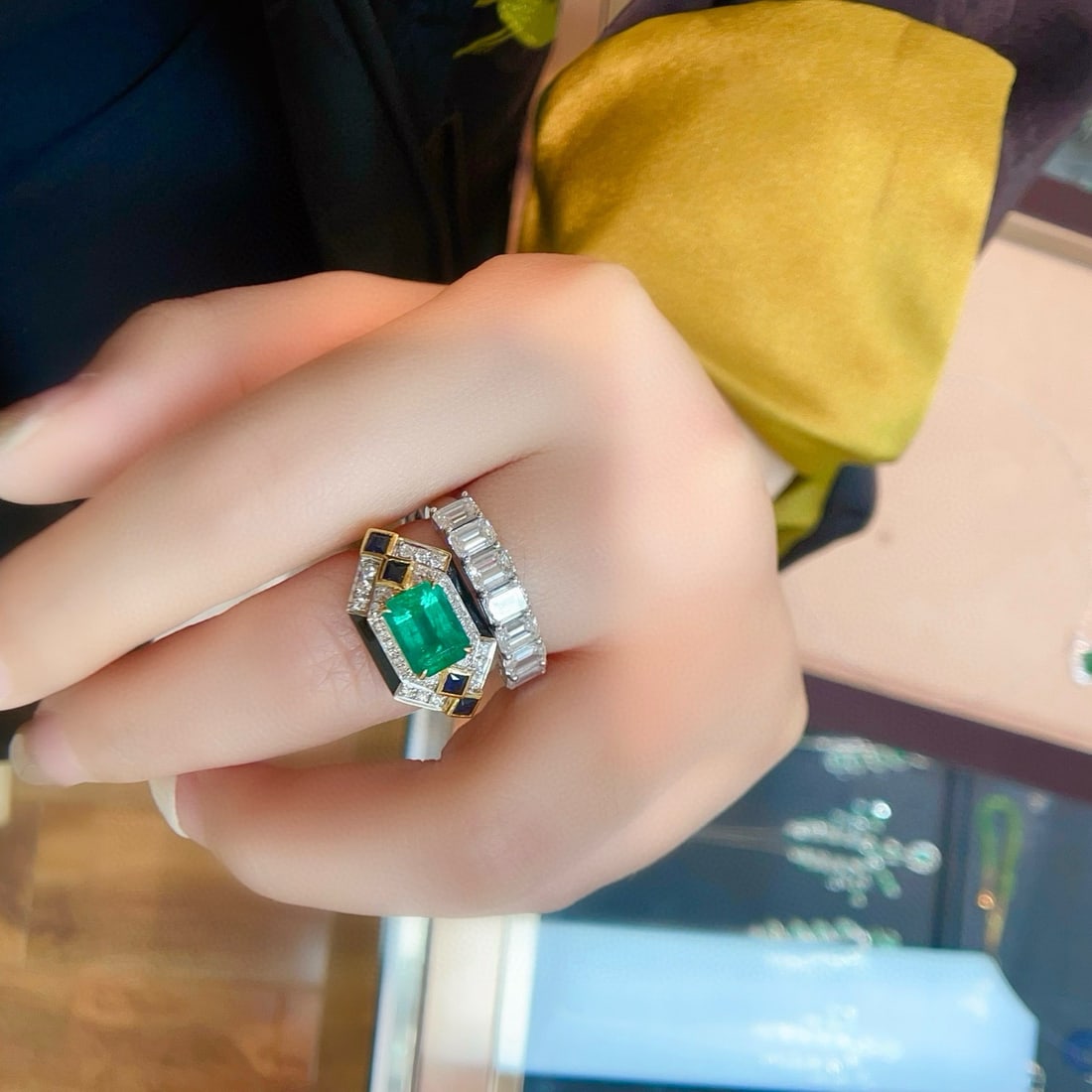 14k Gold 2.2 Ct Vivid Green Natural Emerald & Diamond Ring - 4