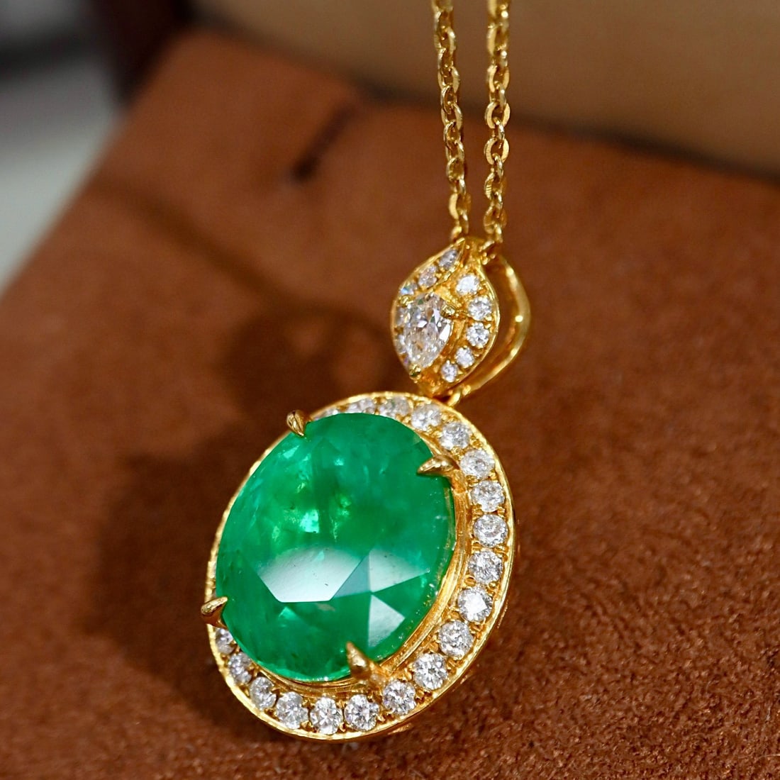 14k Gold 6.37 Ctw Vivid Green Natural Emerald & Diamond Pendant( Without Chain ) - 5