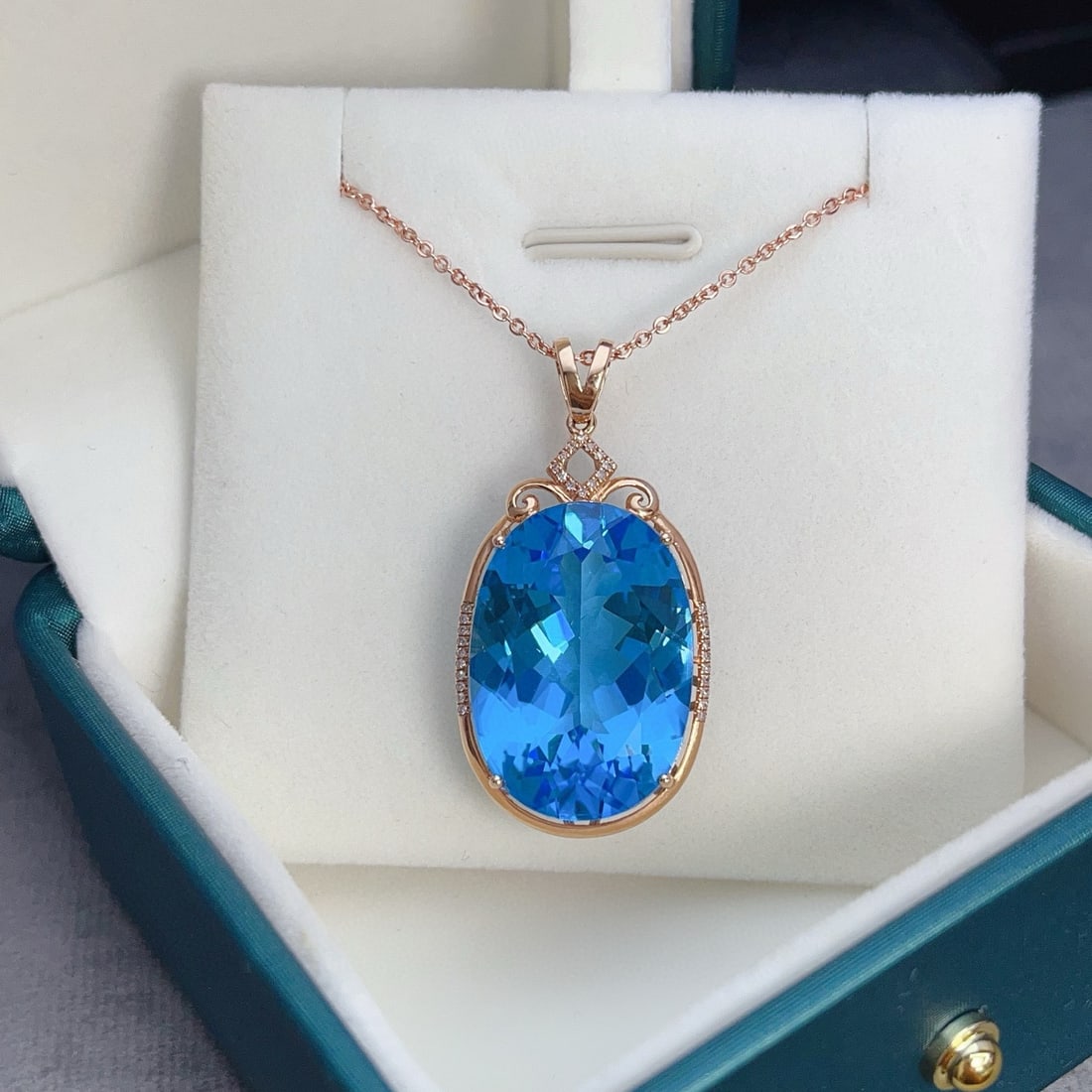 14k Gold 30.05 Ct Natural Topaz & Diamond Pendant( Without Chain ): Ref:231038387 // gold content:14k gold // main gemstone:topaz // shape:oval // carat weight:30. 05ct // color:blue // treatment:natural // // adjacent gemstone 2 : diamond // number of stones:32 //