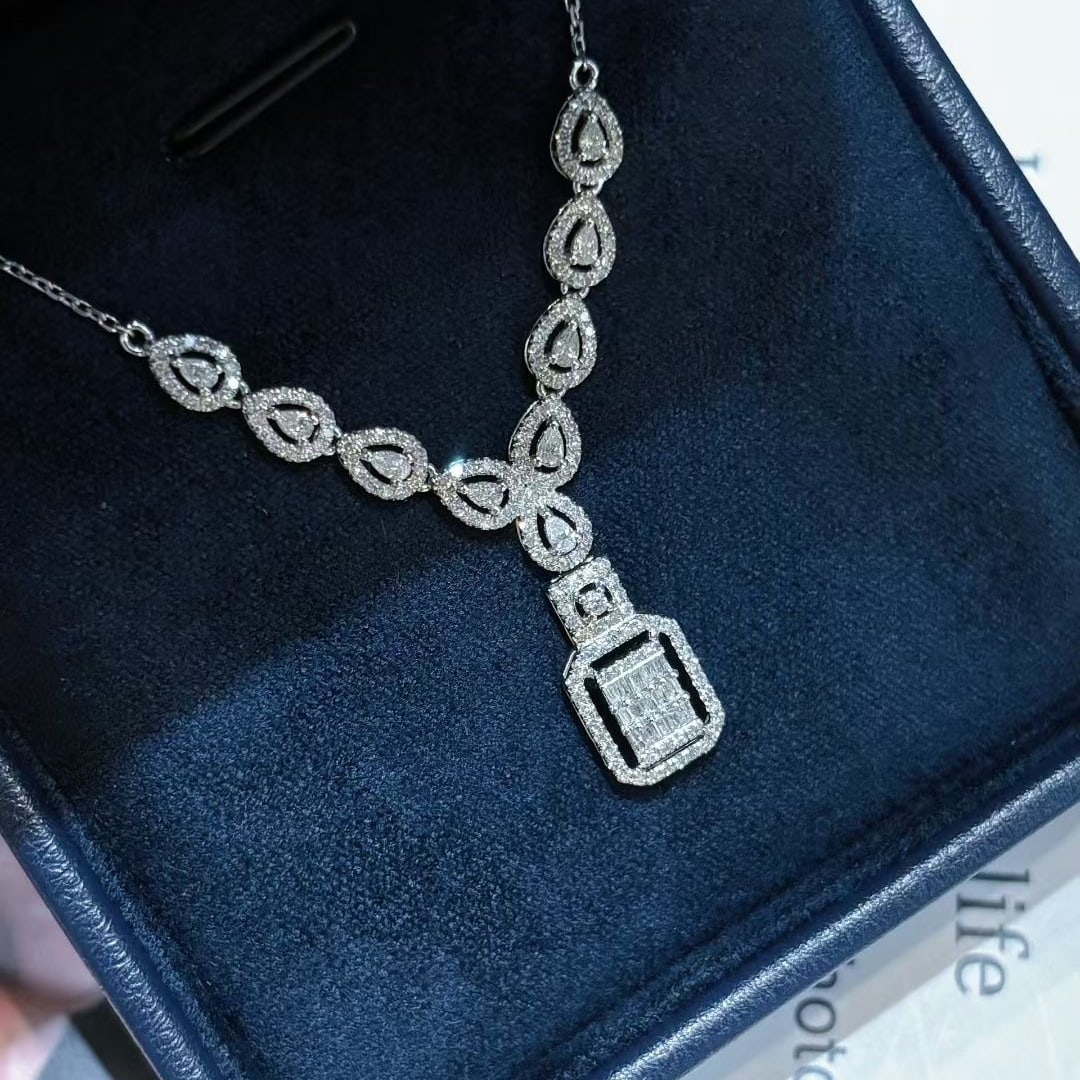 14k Gold 1.1 Ct Natural H Diamond Necklace: Ref:231038392 // gold content:14k gold // main gemstone:diamond // shape:multiply // carat weight:1. 1ct // clarity grade:vs-si // color:h // treatment:natural // Condition: New Low Estimate: 3100.00
