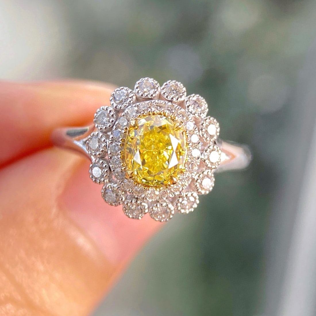 Gia Certified 14k Gold 1.12 Ctw Natural Yellow Diamond & Diamond Ring: Ref:231038396 // gold content:14k gold // ring size:7. 25us // // main gemstone:yellow diamond // certified:gia // shape:oval // carat weight:0. 82ct // clarity grade:si1 // color:yellow //