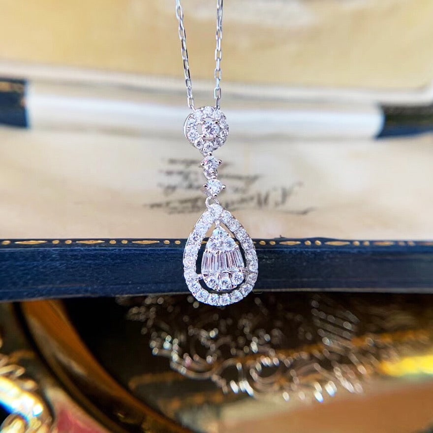 14k Gold 0.5 Ct Natural H Diamond Pendant( Without Chain ): Ref:231038399 // gold content:14k gold // main gemstone:diamond // shape:multiply // carat weight:0. 5ct // clarity grade:vs-si // color:h // treatment:natural // Condition: New Low Estimate: 2100.00
