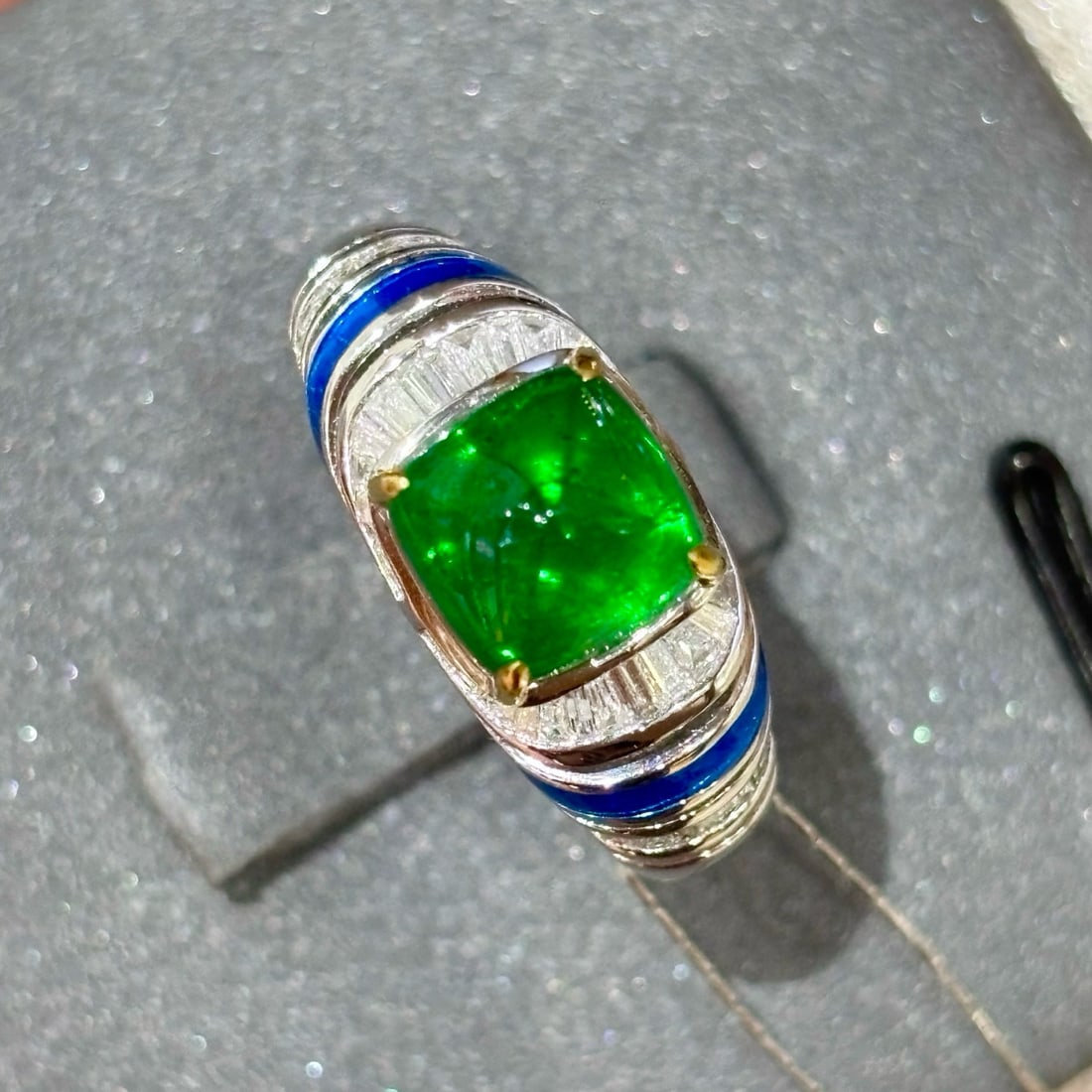 14k Gold 2.35 Ct Vivid Green Natural Emerald & Diamond Ring - 4