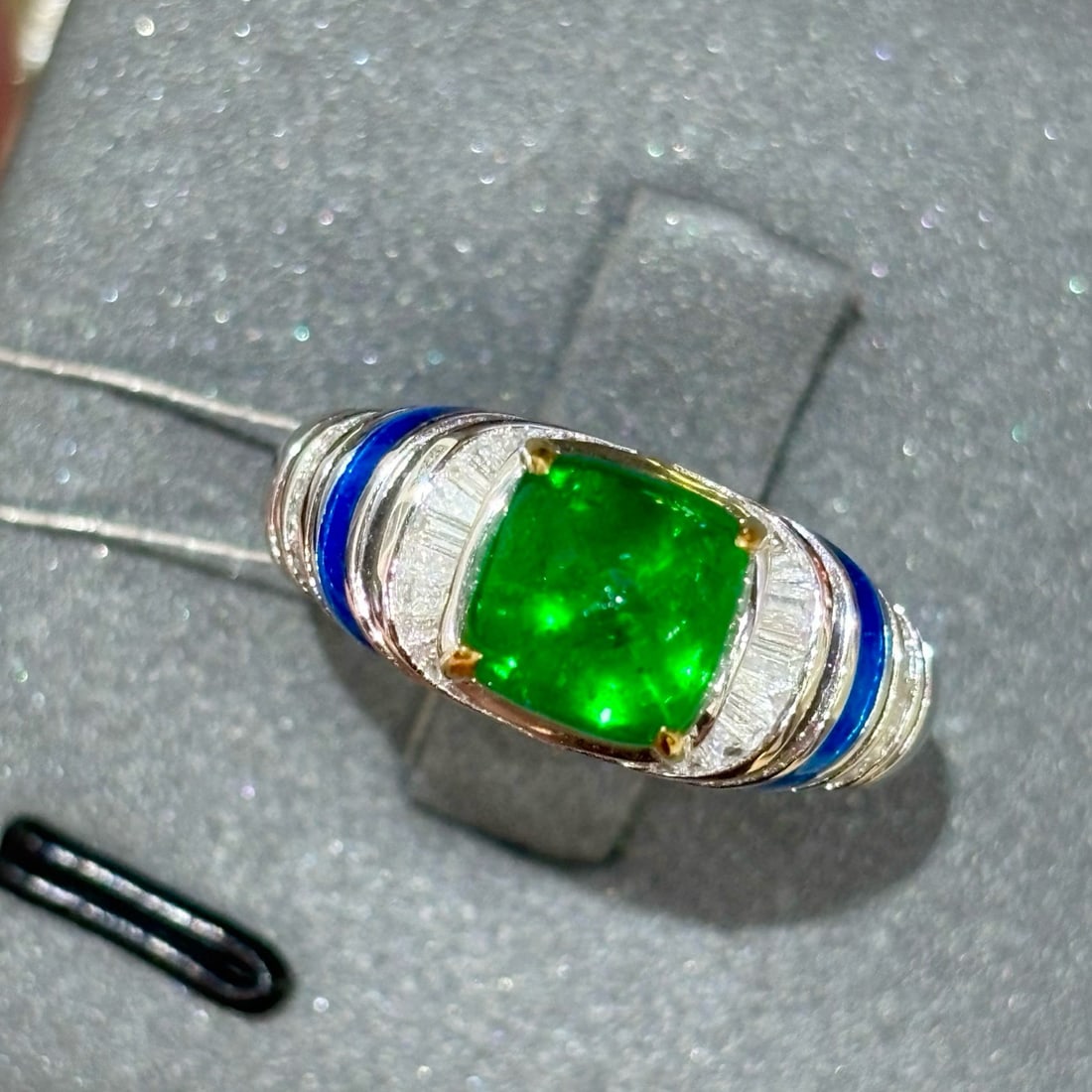 14k Gold 2.35 Ct Vivid Green Natural Emerald & Diamond Ring - 8