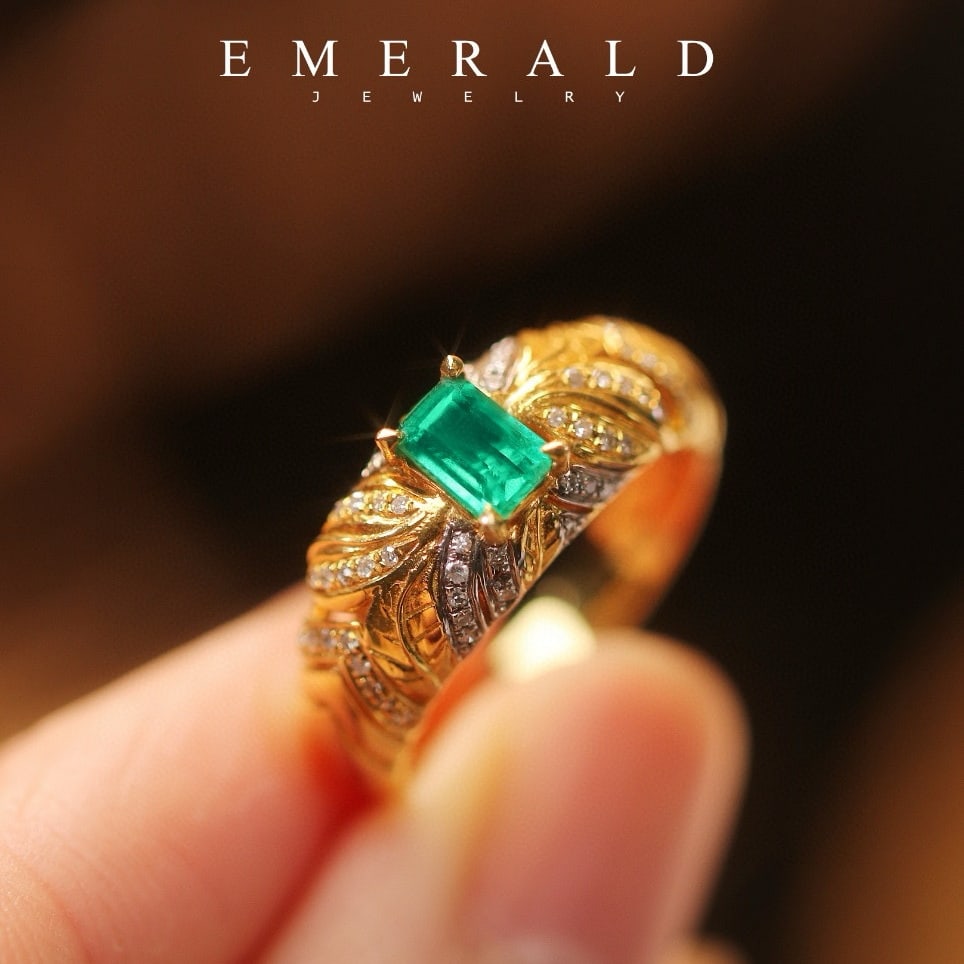 14k Gold 0.6 Ct Vivid Green Natural Emerald & Diamond Ring - 4