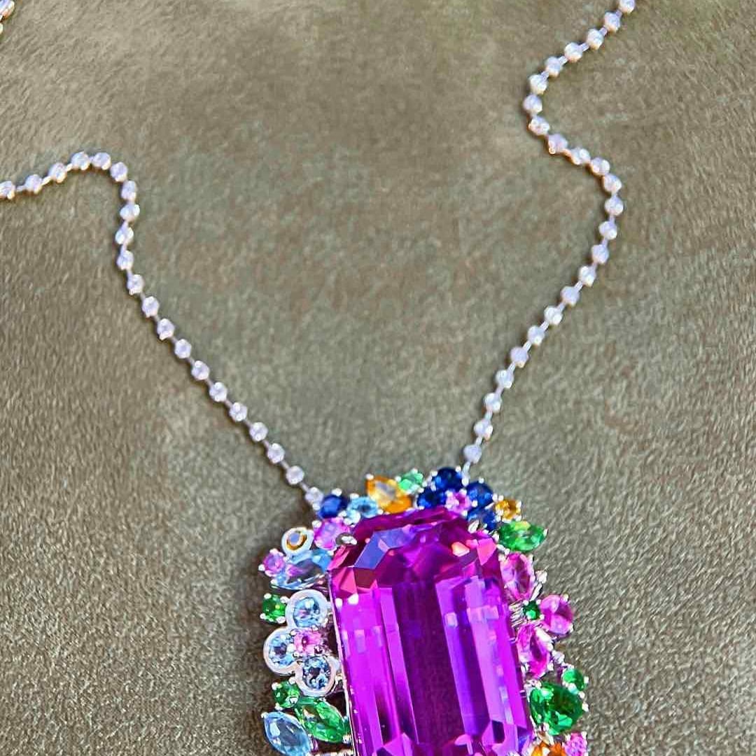 14k Gold 34.75 Ctw Natural Kunzite & Sapphire Pendant( Without Chain ): Ref:231038428 // gold content:14k gold // main gemstone:kunzite // shape:octagonal // carat weight:29. 8ct // color:purple // treatment:natural // // adjacent gemstone 2 : sapphire // shape:multiply