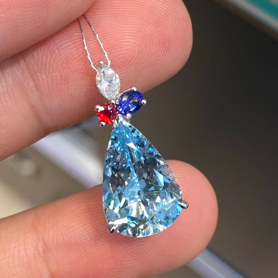14k Gold 4.46 Ctw Natural Aquamarine & Diamond Pendant( Without Chain ): Ref:231038430 // gold content:14k gold // main gemstone:aquamarine // shape:pear // carat weight:4. 3ct // color:santa maria color // treatment:natural // // adjacent gemstone 2 : diamond //