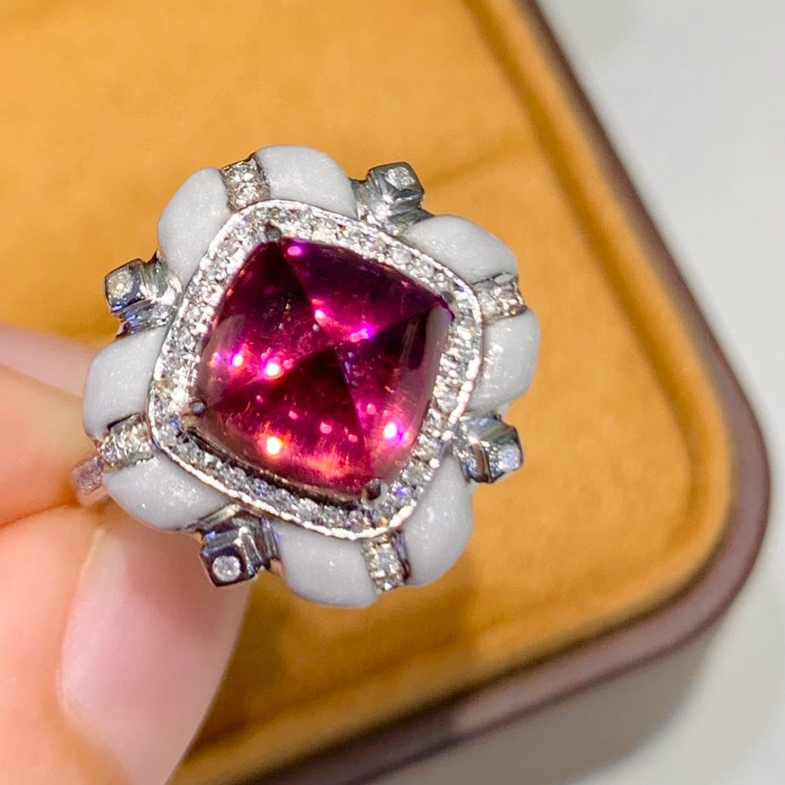 14k Gold 3.5 Ct Natural Tourmaline & Diamond Ring: Ref:231038440 // gold content:14k gold // ring size:7. 25us // // main gemstone:tourmaline // shape:suger-loaf // carat weight:3. 5ct // color:red // treatment:natural // // adjacent gemstone 2 :