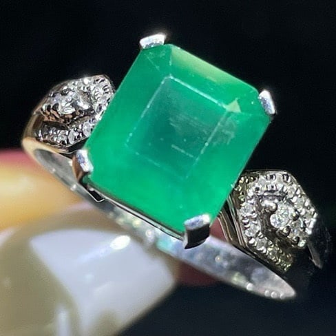 14k Gold 3.6 Ct Natural Emerald & Diamond Ring - 3