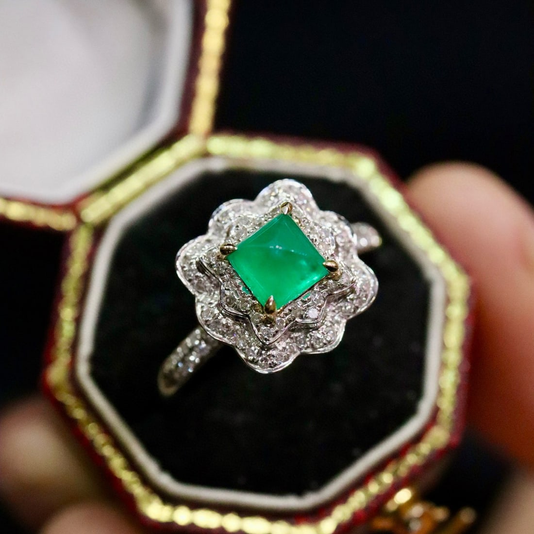 14k Gold 0.98 Ctw Natural Emerald & Diamond Ring: Ref:231038448 // gold content:14k gold // ring size:7. 25us // // main gemstone:emerald // shape:suger-loaf // carat weight:0. 66ct // color:green // treatment:natural // // adjacent gemstone 2 :