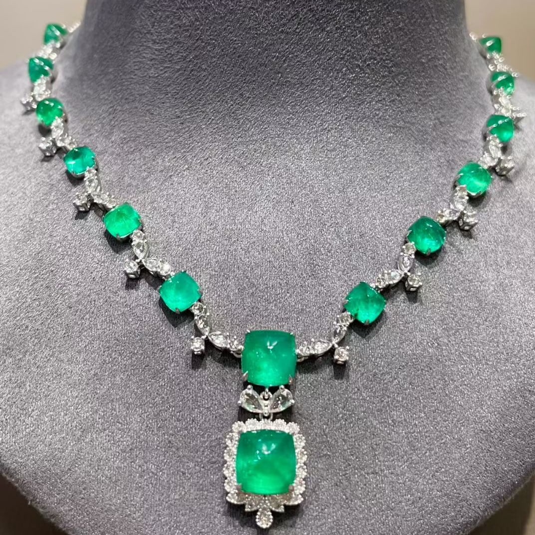 14k Gold 14.5 Ct Natural Emerald & Diamond & Sapphire Necklace: Ref:231039001 // gold content:14k gold // main gemstone:emerald // shape:suger-loaf // carat weight:14. 5ct // color:green // treatment:natural // // adjacent gemstone 2 : diamond // shape:round //