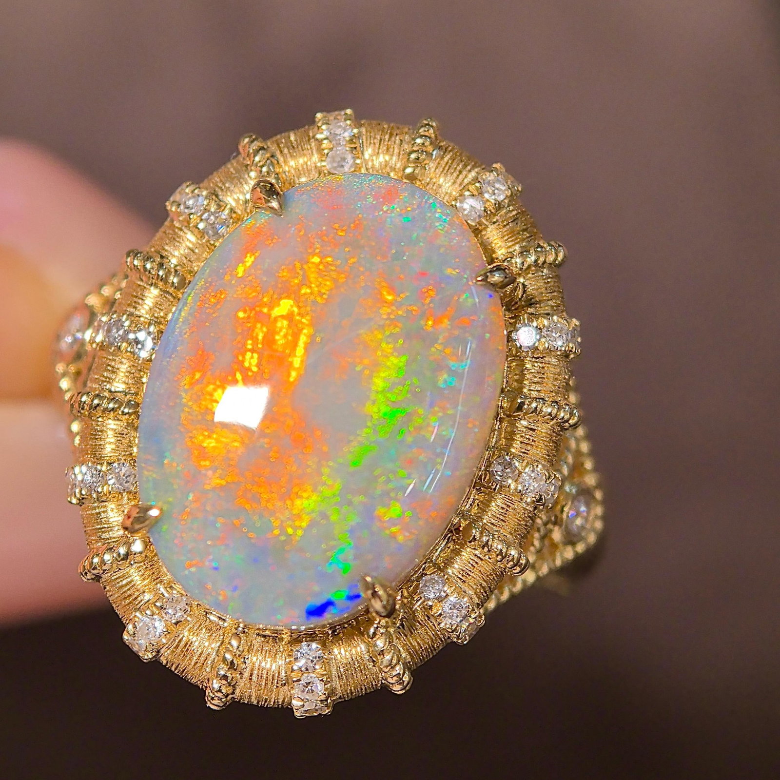14k Gold 5.24 Ctw Natural Opal & Diamond Ring: Ref:231039013 // gold content:14k gold // ring size:7. 25us // // main gemstone:opal // shape:oval // carat weight:5. 02ct // color:color // treatment:natural // // adjacent gemstone 2 : diamond // sh